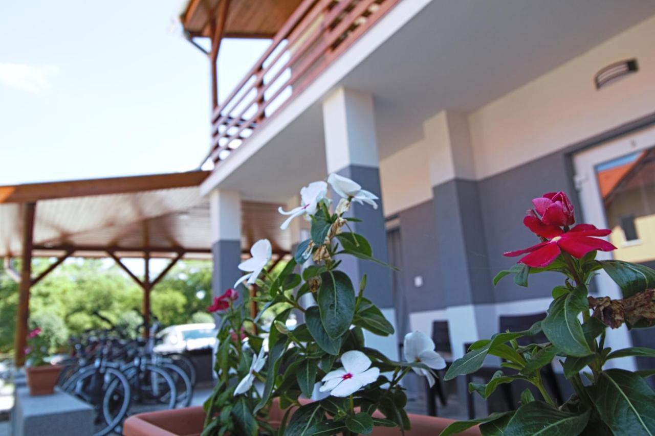 Szitakoeto Panzio Hotel Tiszafüred Екстериор снимка