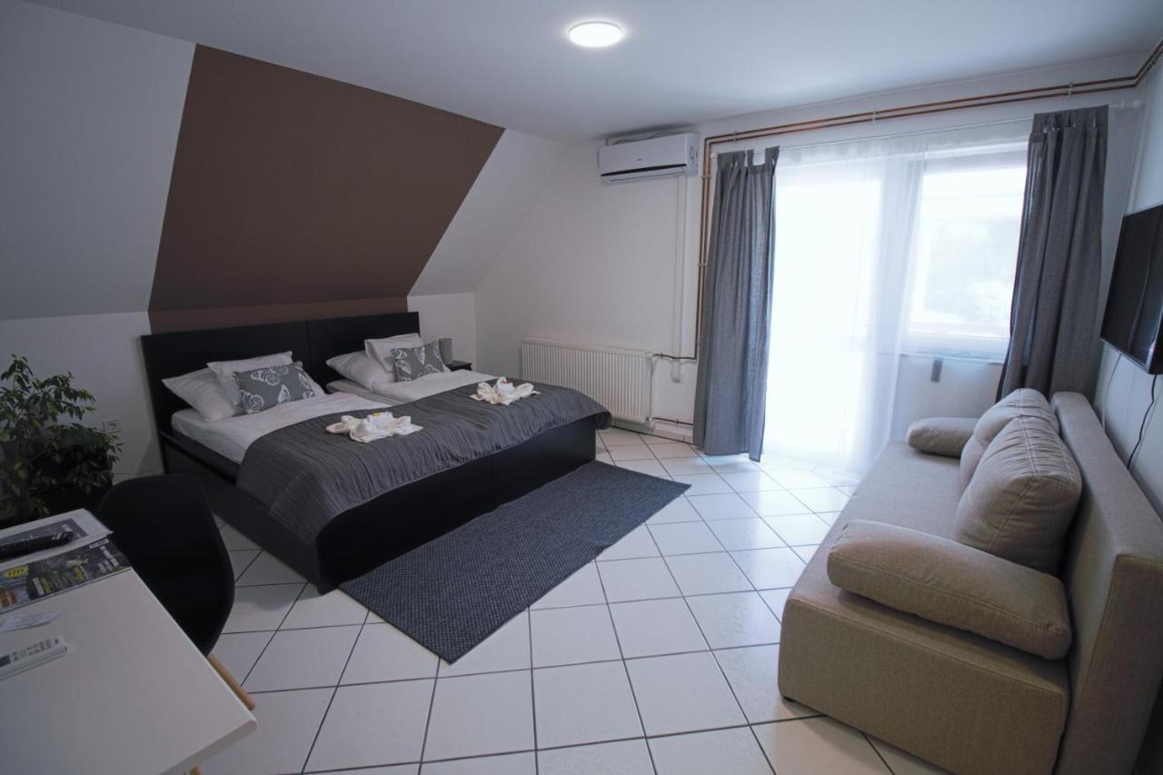 Szitakoeto Panzio Hotel Tiszafüred Екстериор снимка